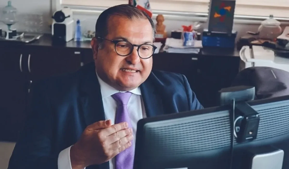 Santoro se despede do cargo por meio do Twitter