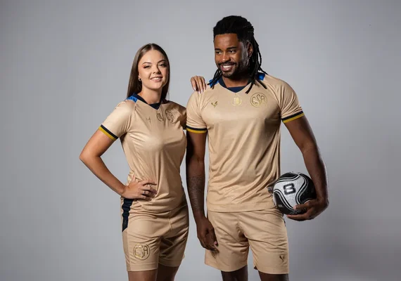 CSA anuncia novo uniforme e vai estrear já nesta quinta-feira (04); veja imagens e saiba quanto custa