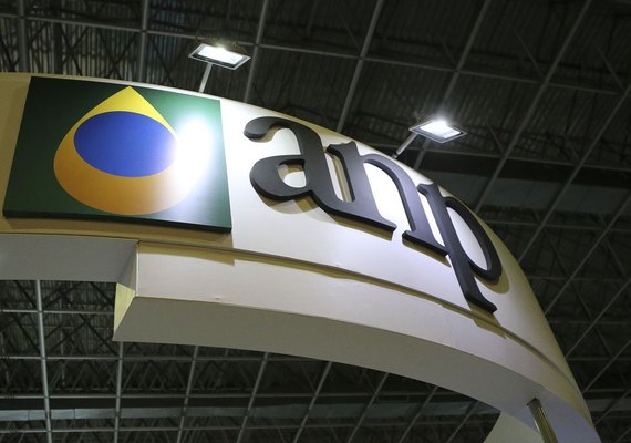 Produção de petróleo e gás natural recua em fevereiro deste ano
