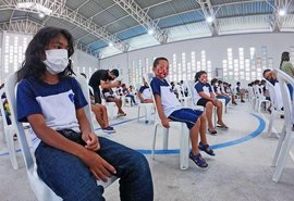 Alunos de Pilar são beneficiados com cerca de 25 mil materiais esportivos