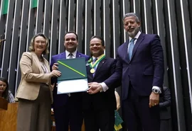 Marcelo Victor recebe uma das maiores homenagens da República