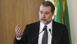 Presidente do STF derruba decisão que poderia soltar Lula