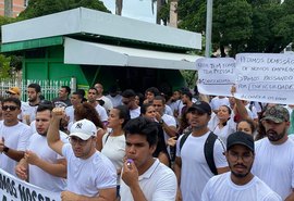 Aprovados em concurso da PM-AL protestam em frente à Assembleia Legislativa