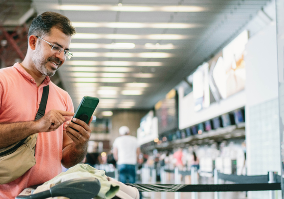 Brasileiros priorizam viagens e experiências a bens materiais, aponta pesquisa
