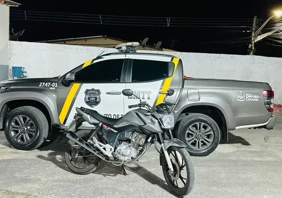 SMTT recolhe moto pilotada por adolescente em Delmiro Gouveia