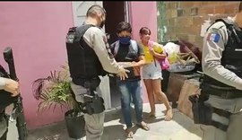 Garoto recebe material escolar após bilhete comovente a policiais