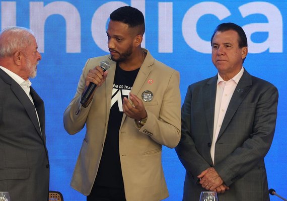 Lula pede mobilização das centrais sindicais pelo fim da escala 6x1