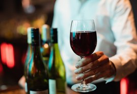 Vinho faz bem ao coração? Cardiologista explica mitos e verdades