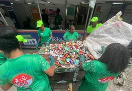 Carnaval de Salvador bate recorde mundial com reciclagem de latinhas