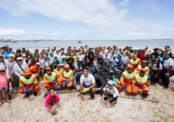 Maceió realiza mutirão de limpeza em praias da capital