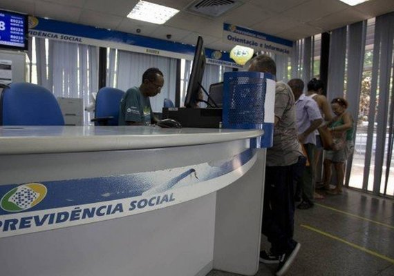 Congresso derruba veto de Bolsonaro e mantém suspensa prova de vida do INSS até o fim do ano