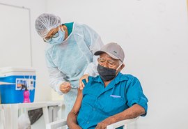 Arapiraca inicia imunização de idosos entre 72 e 74 anos nesta sexta-feira (19)