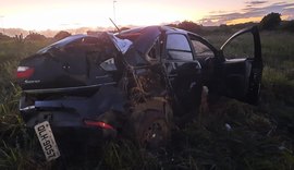 Motorista morre após perder o controle e carro capotar na AL-101 Sul, na Barra de São Miguel