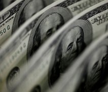 Dólar cai pela sétima vez seguida e fecha a R$ 4,83