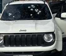 Homem é baleado após carro ser alvejado com mais de 10 tiros em Maceió