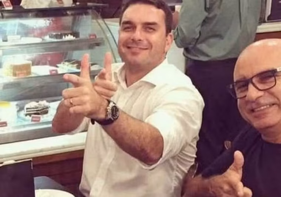 Gilmar Mendes mantém quebra de sigilo de ex-assessora de Flávio