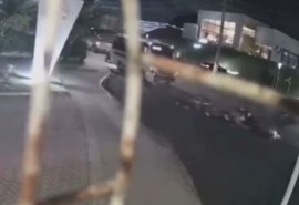VÍDEO: grave acidente em Maceió deixa um morto e um ferido em colisão de moto com micro-ônibus