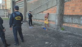 Homem é preso em flagrante após assaltar e agredir mulher em Maceió