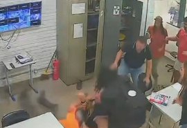 Pai de aluna dá nove socos em professor após bronca por uso de celular em sala de aula