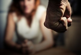 Homem é preso por ameaçar ex-companheira de morte: 'deveria levar um tiro de 12 na cara'