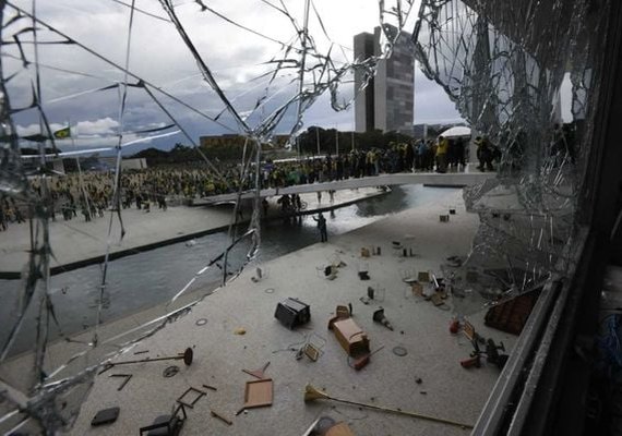 O que sobrou do céu de Brasília após o terrorismo de extrema-direita