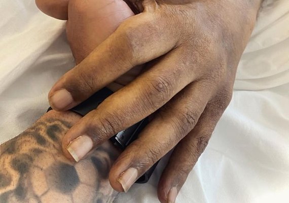 Filho de Pelé emociona ao visitar o pai no hospital