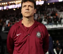 Líderes do elenco pedem e Corinthians mantém Fernando Diniz no cargo