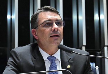 Entidades contestam declaração de Flávio Bolsonaro sobre etanol