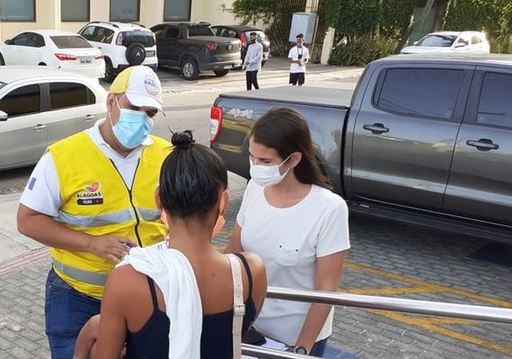 Adolescente de 15 anos é agredida por companheiro na frente do filho de 4 meses