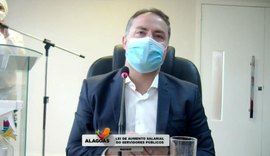 Governador assina projeto de aumento salarial dos servidores do Estado