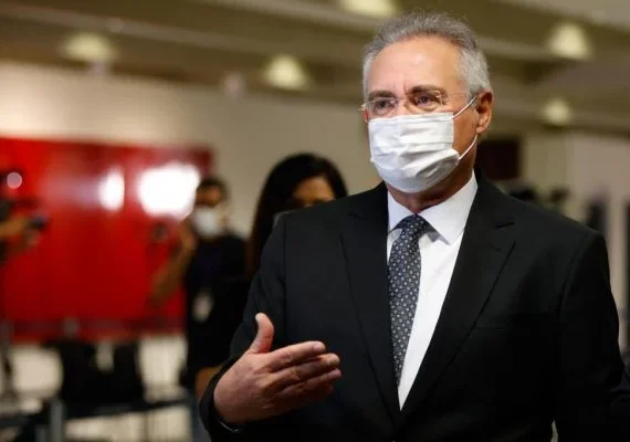 Renan Calheiros acusa Bolsonaro de ter encerrado o Bolsa Família 'por pura inveja'