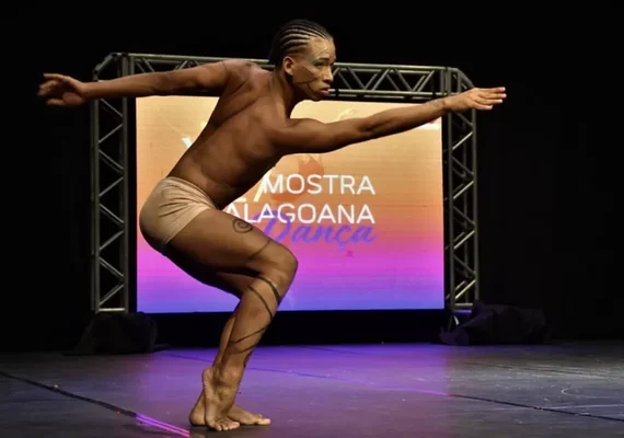 Após sofrer preconceito, bailarino do Jacintinho conquista bolsa de estudos na Suíça