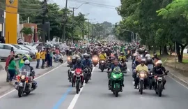 Confira imagens da recepção do presidente Bolsonaro em Maceió