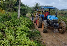 Após fortes chuvas, prefeitura disponibiliza maquinário para pequenos produtores