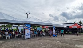 Ônibus da vacina estaciona na Ponta da Terra neste sábado (19)