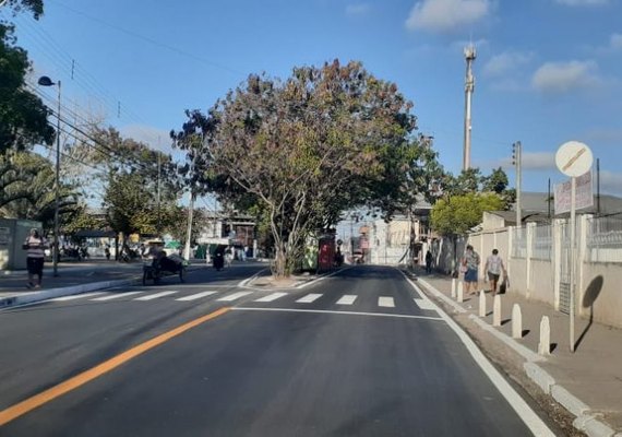 Vias do Benedito Bentes recebem nova sinalização