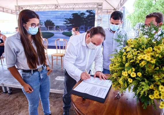 Prefeito de Arapiraca autoriza inicio da 55ª obra pública em Arapiraca