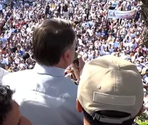 Vídeo: Bolsonaro reclama de 'L de Lula' feito por participantes da Marcha Para Jesus