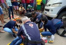 Estudante tenta ultrapassagem, perde controle de motocicleta e colide com dois veículos