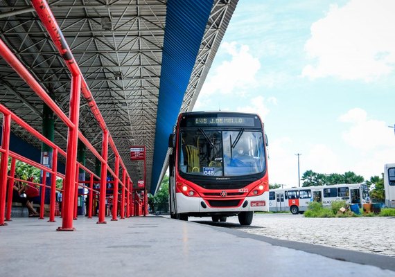 TRT/AL reúne sindicatos e prefeitura em audiência que poderá evitar greve