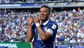 França supera início ruim e vence Senegal por 3 a 1 com show de Mbappé
