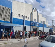 Eleitores formam filas antes do início da votação em Maceió