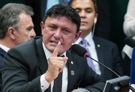 Deputado do PL defende colocar “professora comunista” em ‘paredão’ de fuzilamento