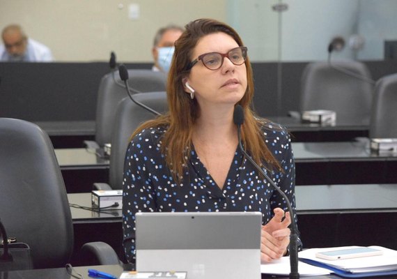 Deputada volta a cobrar planejamento para enfrentar efeitos da pandemia em AL