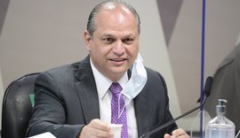 Após bate-boca e suspensões, presidente da CPI encerra sessão e diz que Ricardo Barros irá voltar como convocado
