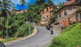Ladeira da Moenda, em Maceió, é interditada para troca de poste de energia