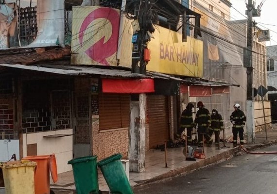 Incêndio destrói bar na Região Metropolitana de Maceió; veja vídeo