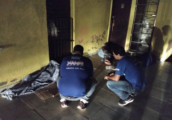 Dependentes químicos são acolhidos durante ação noturna