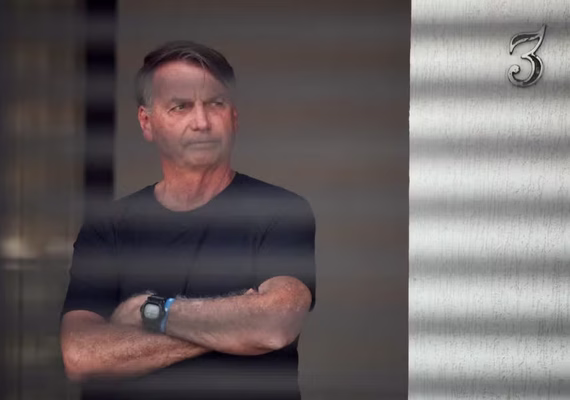 Moraes determina reforço no monitoramento da casa de Bolsonaro
