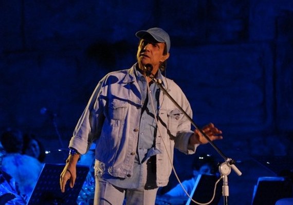 Globo cancela gravação do especial de fim de ano com Roberto Carlos